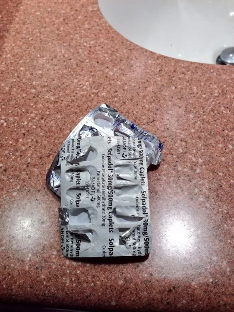 Prazni paketići koji se nalaze posvuda, osim u smeću.