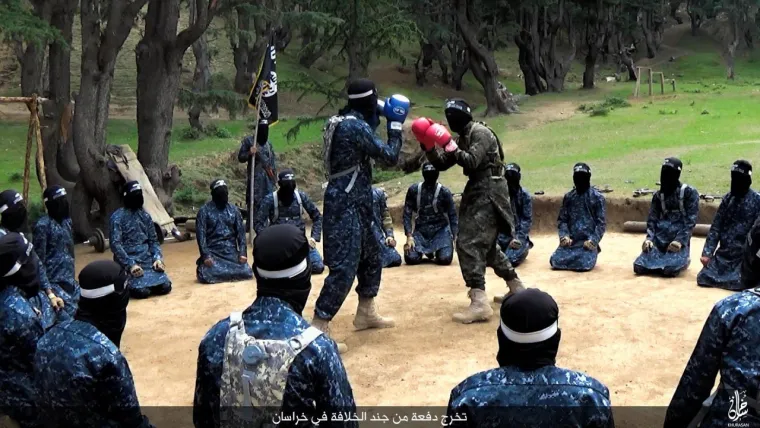 Pogledajte kako izgledaju novi 'diplomci' Islamske države