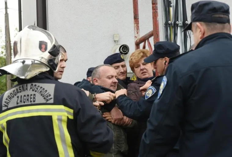 INTERVENTNOM POLICIJOM NA MJEŠTANE: Cijela obitelj završila u marici