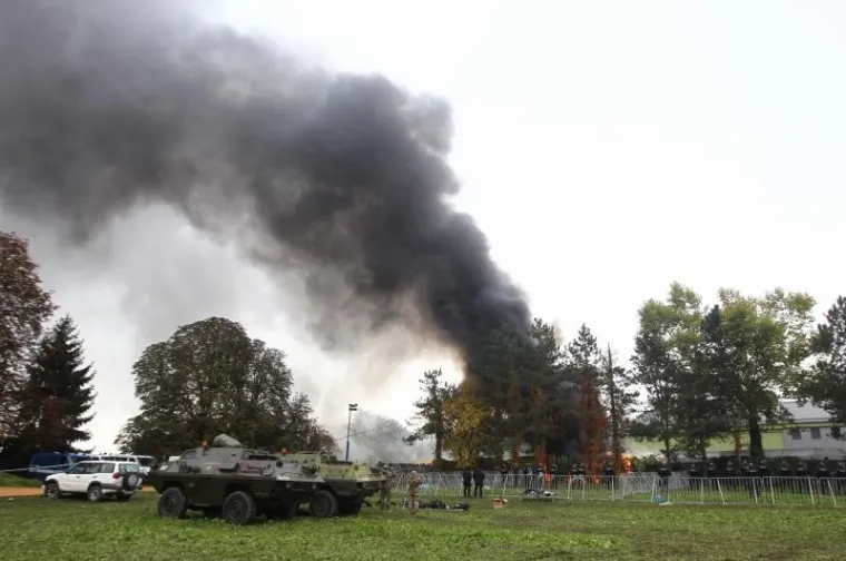 "OPEN, OPEN!" Izbjeglice iz protesta zapalile &scaron;atore u kampu?