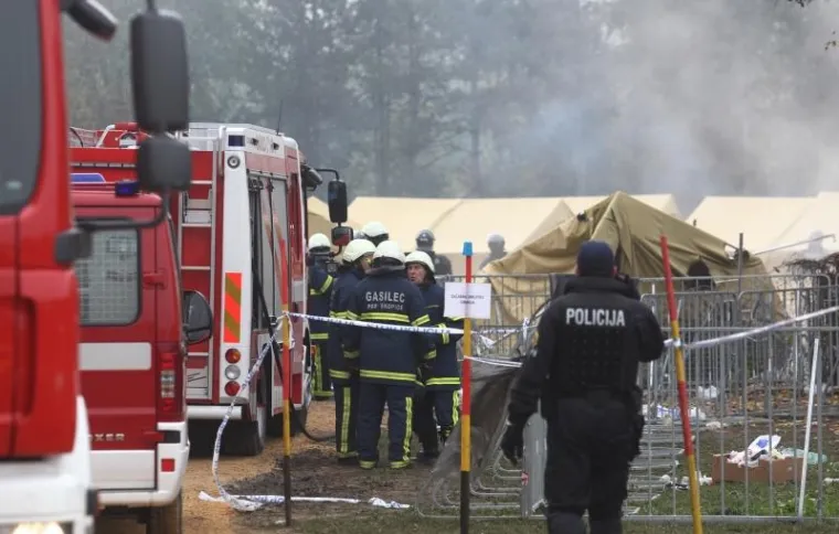 "OPEN, OPEN!" Izbjeglice iz protesta zapalile &scaron;atore u kampu?