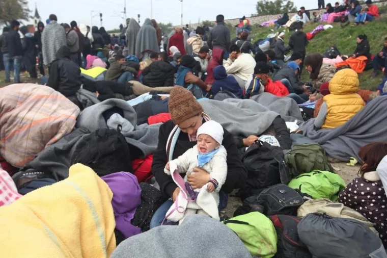 DRAMATIČAN PUT U BOLJI ŽIVOT: Potresni prizori sa slovenske granice