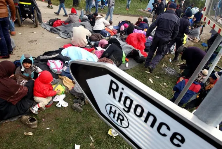 DRAMATIČAN PUT U BOLJI ŽIVOT: Potresni prizori sa slovenske granice