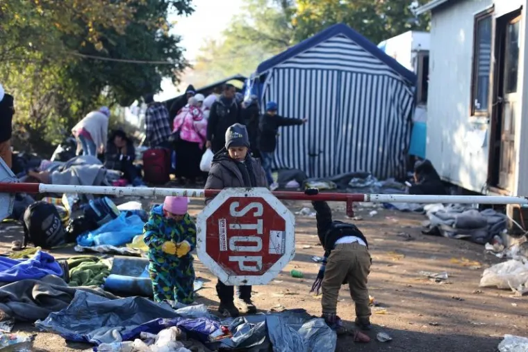 Na granični prijelaz Berkasovo u Srbiji i dalje dolaze izbjeglice koje čekaju na ulazak u Hrvatsku.
