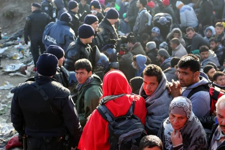 Na granični prijelaz Berkasovo u Srbiji i dalje dolaze izbjeglice koje čekaju na ulazak u Hrvatsku.