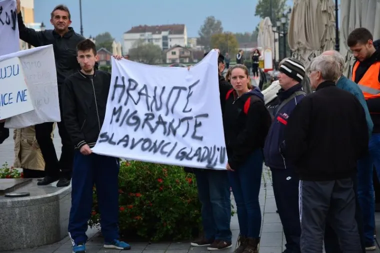 Mi se tih ljudi ne bojimo, no odluka je trebala biti donesena nakon javne rasprave, trebalo je pitati građane, rekla je okupljenima inicijatorica prosvjeda Božena Rorzercer.  (Hina)