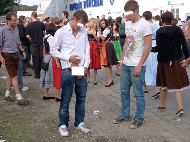 Mračna i odvratna strana Oktoberfesta: Ljudi se seksaju tamo gdje drugi vrše nuždu i povraćaju