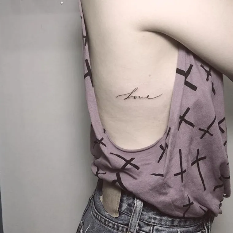 Djevica - Riječ 'ljubav' na rebrima. Kreativni ste, skromni i pažljivi, volite potrebe drugih stavljati ispred svojih potreba.