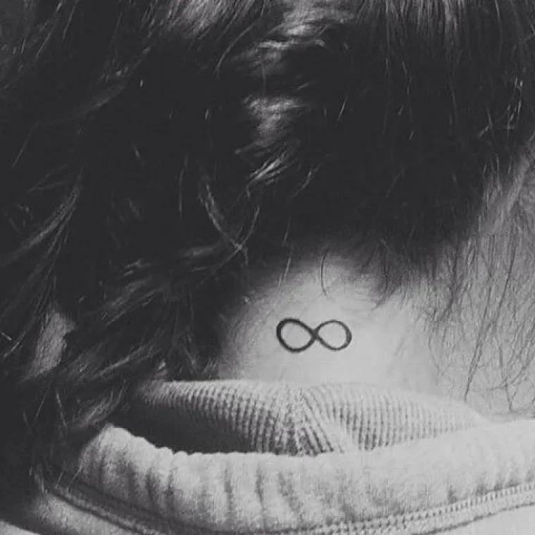 Jarac - Simbol vječnosti na vratu. Za vas su mogućnosti bezbrojne, a na putu kojim idete nećete stati dok ne dosegnete vrh izvrsnoti.