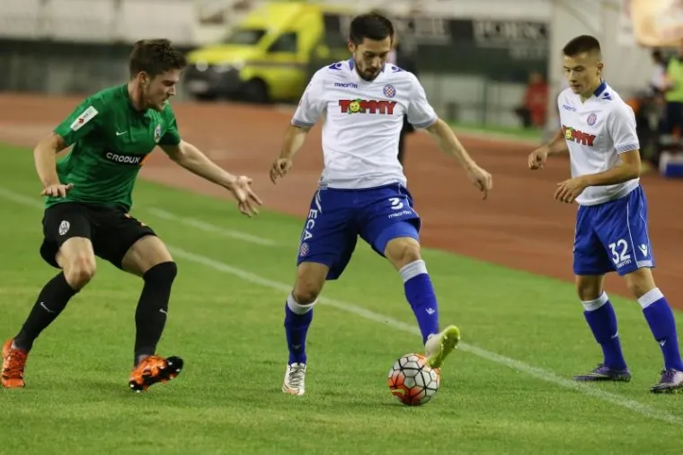 FE&Scaron;TA NA POLJUDU: Navijači Hajduka slave, Bijeli su ponovno na prvom mjestu ljestvice