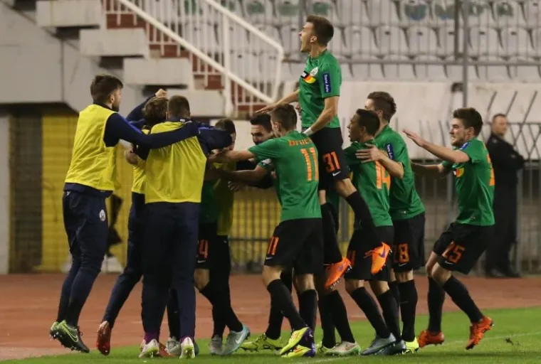 FE&Scaron;TA NA POLJUDU: Navijači Hajduka slave, Bijeli su ponovno na prvom mjestu ljestvice