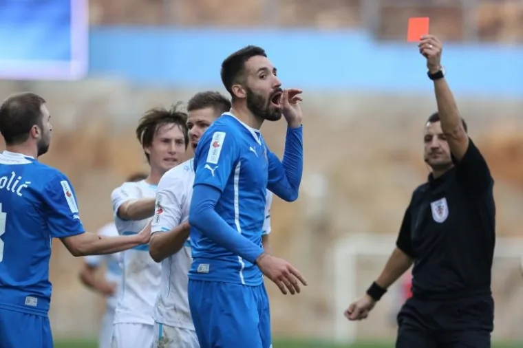 Taravel je zbog udarca glavom Ve&scaron;ovića zaradio crveni karton. Kakva je to bila glupost za Taravela.