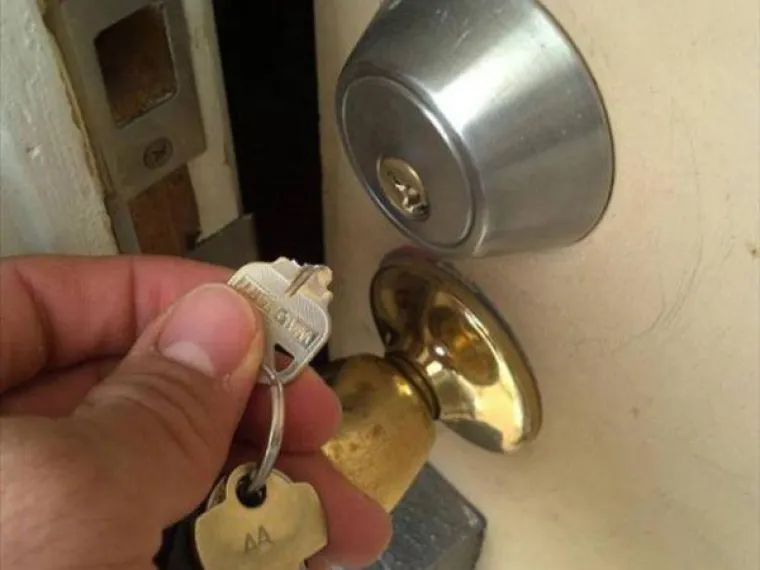 Pucanje ključa u bravi, potpuni zastoj u aparatu za grickalice ili razbijanje vlastitog mobitela samo su neke od stvari koje vam mogu pokvariti dan. Ako mislite da je vama dan krenuo lo&scaron;e, usporedite svoj jad s njihovim...