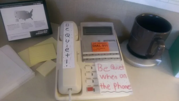 Naprosto ne mogu razgovarati na telefon u javnosti bez da ih drugi gledaju poprijeko.