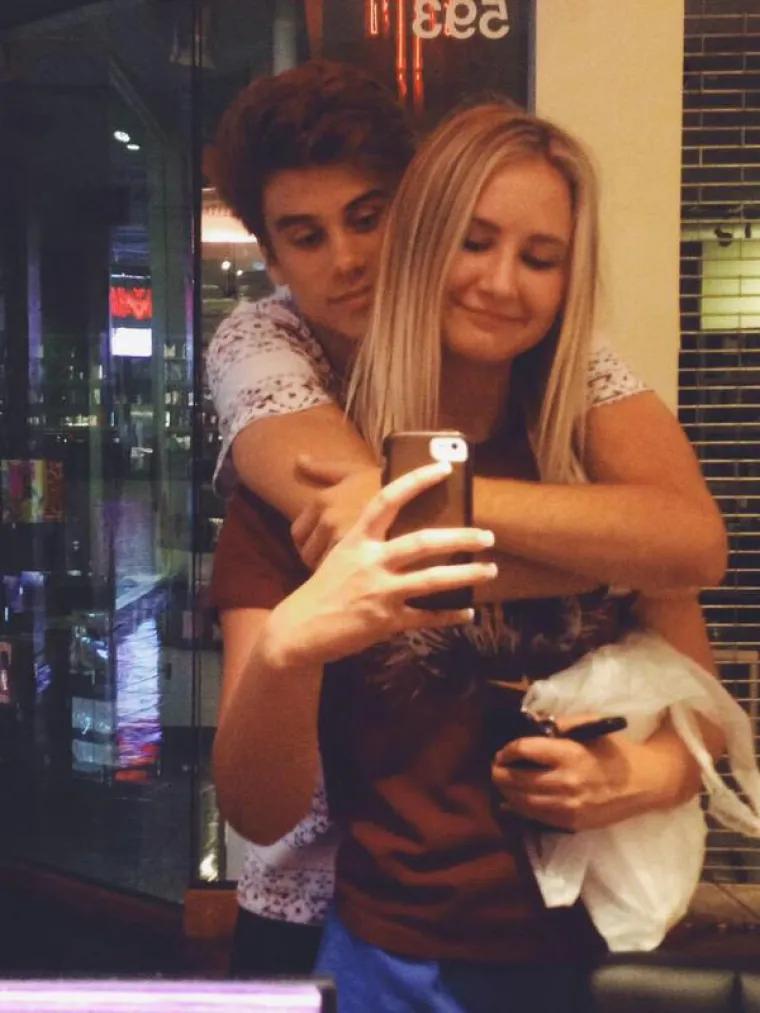 Biv&scaron;i dečko sa svojom novom curom.