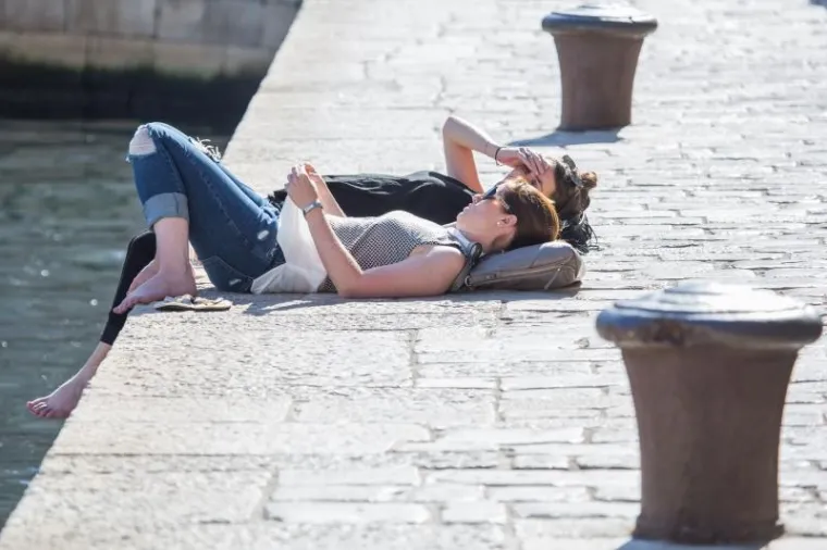 Izuzetno toplo vrijeme u Dubrovniku idealno je za sve aktivnosti od kupanja, ležanja na suncu do razgledavanja gradskih znamenitosti.