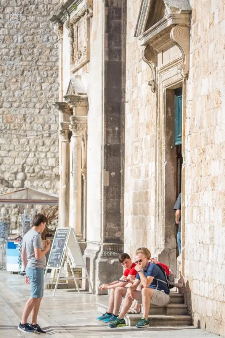 Izuzetno toplo vrijeme u Dubrovniku idealno je za sve aktivnosti od kupanja, ležanja na suncu do razgledavanja gradskih znamenitosti.