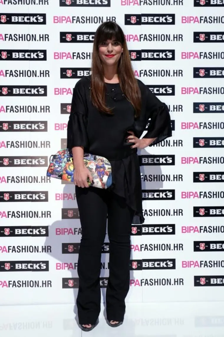 Prvu večer Bipa Fashion.hr-a posjetile su brojne poznate dame koje su željele iz prve ruke vidjeti novu kolekciju modne dizajnerice Aleksandre Dojčinović.