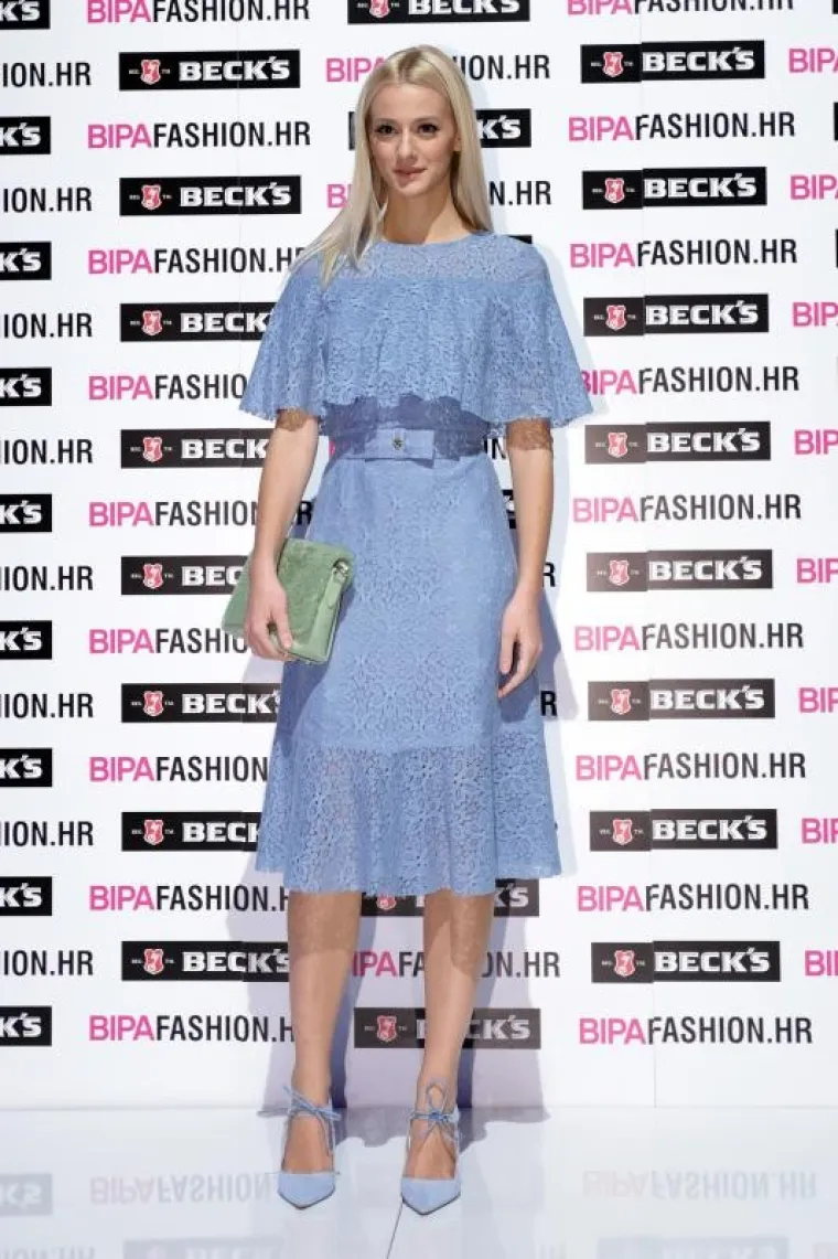 Prvu večer Bipa Fashion.hr-a posjetile su brojne poznate dame koje su željele iz prve ruke vidjeti novu kolekciju modne dizajnerice Aleksandre Dojčinović.