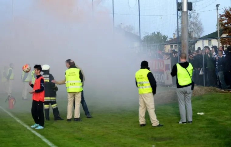 Bijeli su svojim navijačima za njihov 65. rođendan darovali pobjedu.