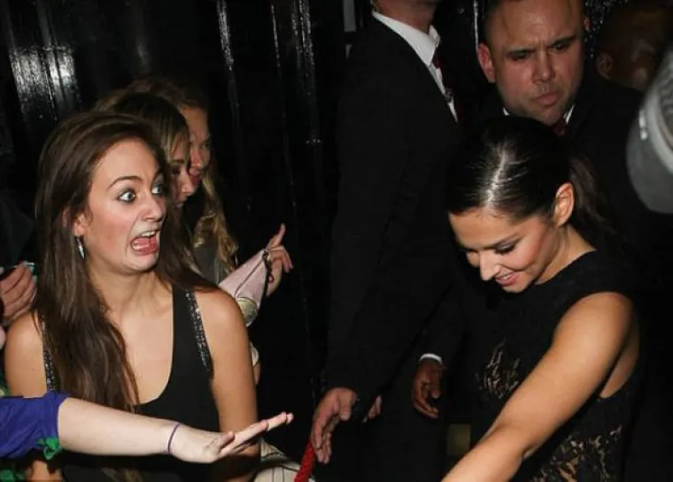 Idoli mogu imati stvarno velik utjecaj na svoje obožavatelje. No, &scaron;to se dogodi kada ljudi napokon upoznaju svoje idole? Izgleda da u mozgu pregori nekakva sklopka, a izrazi lica postanu posve sumanuti.