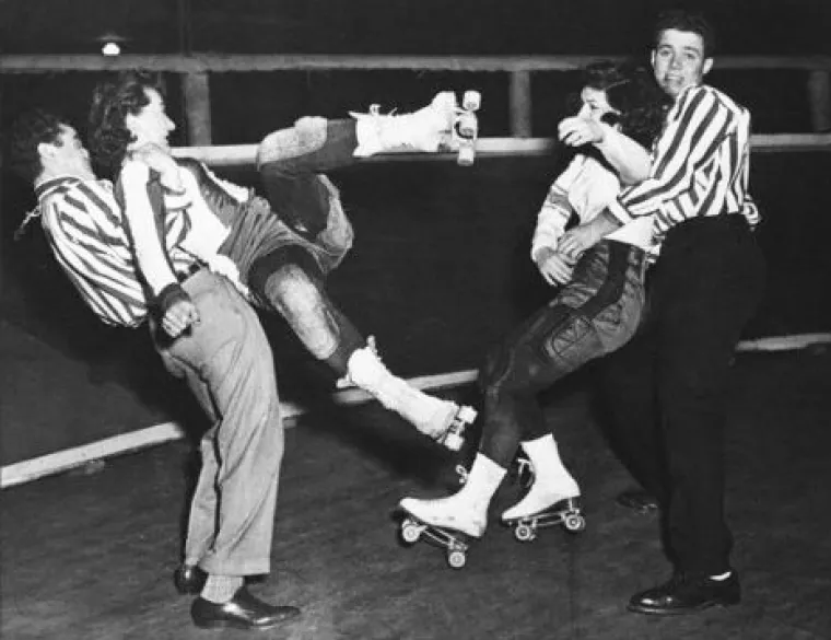 U galeriji možete vidjeti kako se dio mladeži opu&scaron;tao '40-ih pa sve do '70-ih, kada je rol&scaron;uhanje bilo u modi, a jedna od disciplina je uključivala utrkivanje i pribijanje lanca. Obračuni su bili česti i žestoki, a kako je to izgledalo, provjerite u galeriji.