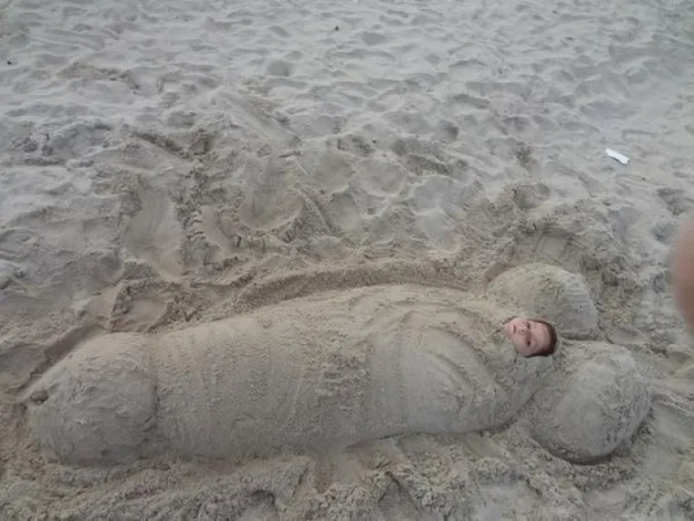 Za nekoliko desetljeća, klinci sa slika imat će puno materijala kojeg će moći pokazati svojim psihijatrima. U galeriji možete pogledati na koje su ih to sve načine roditelji, uglavnom tate, o&scaron;tetili u djetinjstvu.