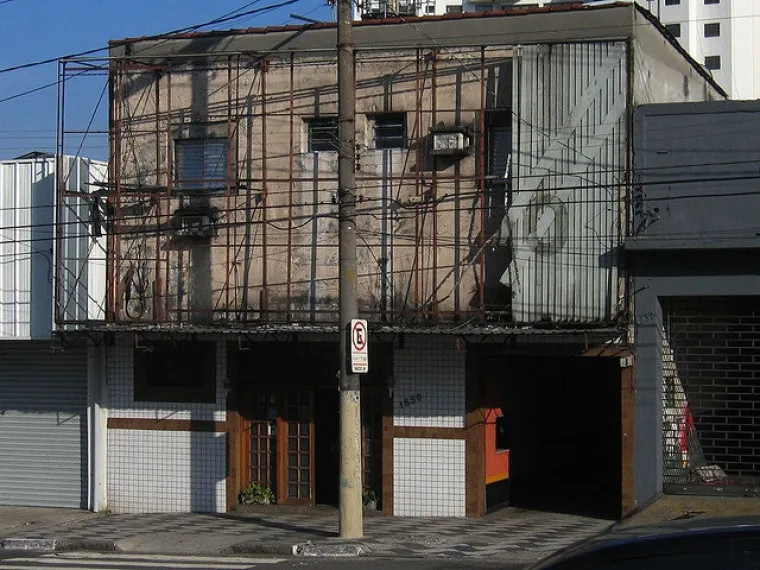 Na Novu Godinu 2007. 'zakon o čistom gradu' uzeo je maha i skinuto je preko 300.000 reklama.