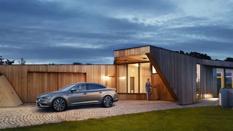 Bazni benzinac je 1.6 litarski Energy TCe, koji ima 150 KS uz obrtni moment od 220 Nm. Prosječna potro&scaron;nja je 5,6 l/100 km, od 0 do 100 km/h ubrzava za 9,6 sekundi prije nego dostigne maksimalnih 215 km/h.