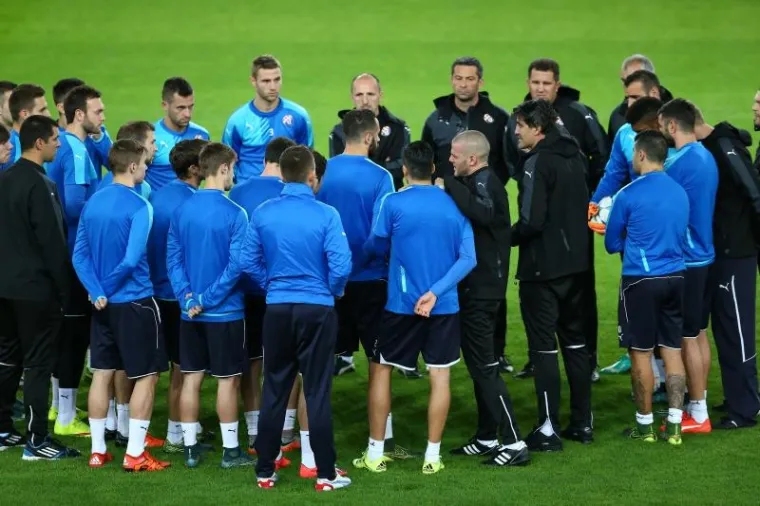 Večer uoči utakmice 4. kola Lige prvaka protiv Olympiakosa nogometa&scaron;i Dinama trenirali su na stadionu Karaiskakis u Pireju.