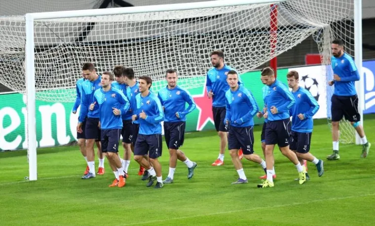 Večer uoči utakmice 4. kola Lige prvaka protiv Olympiakosa nogometa&scaron;i Dinama trenirali su na stadionu Karaiskakis u Pireju.