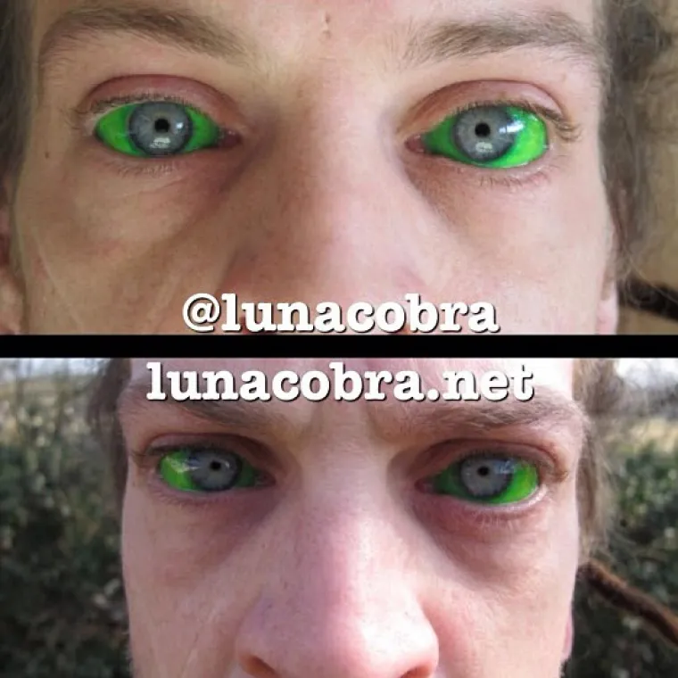 "Do sada sam tetovirao stotine ljudi na ovaj način. Ako vam se sviđa dekorirati svoje oči, za&scaron;to to onda ne biste učinili? Smatram da to donosi da&scaron;ak fantazije u realnost", rekao je Cobra za BBC.