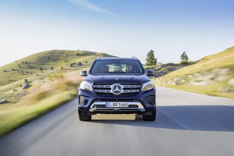 Novi Mercedes GLS prima sedam putnika o čijoj sigurnosti brinu najmoderniji aktivni i pasivni sustavi.