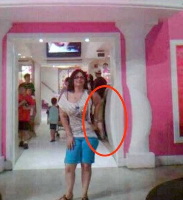 KOGA ONE MISLE ZAVARATI? Povećale si grudi i guze, ali svima je očito da lažu