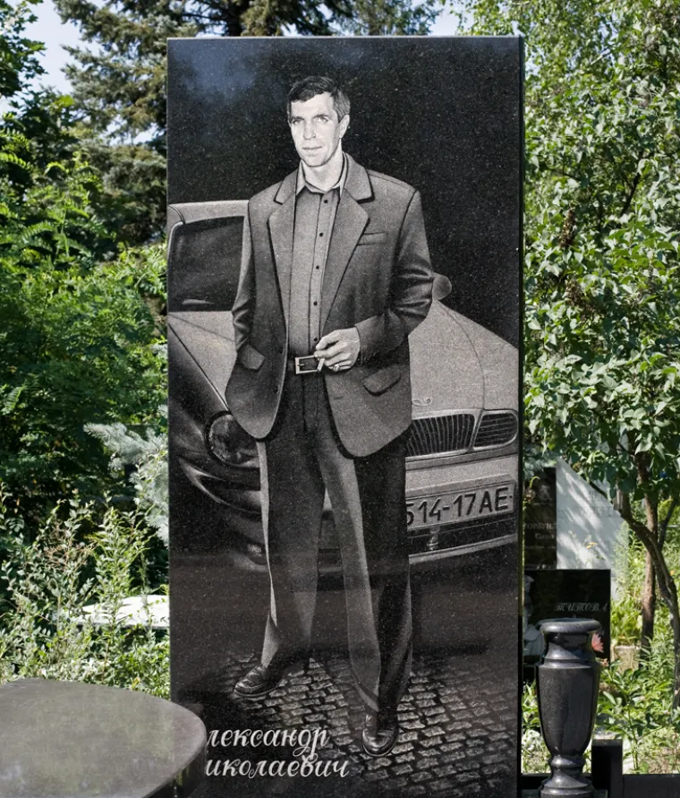 Nadgrobni spomenici ruskih mafija&scaron;a prava su parada kiča