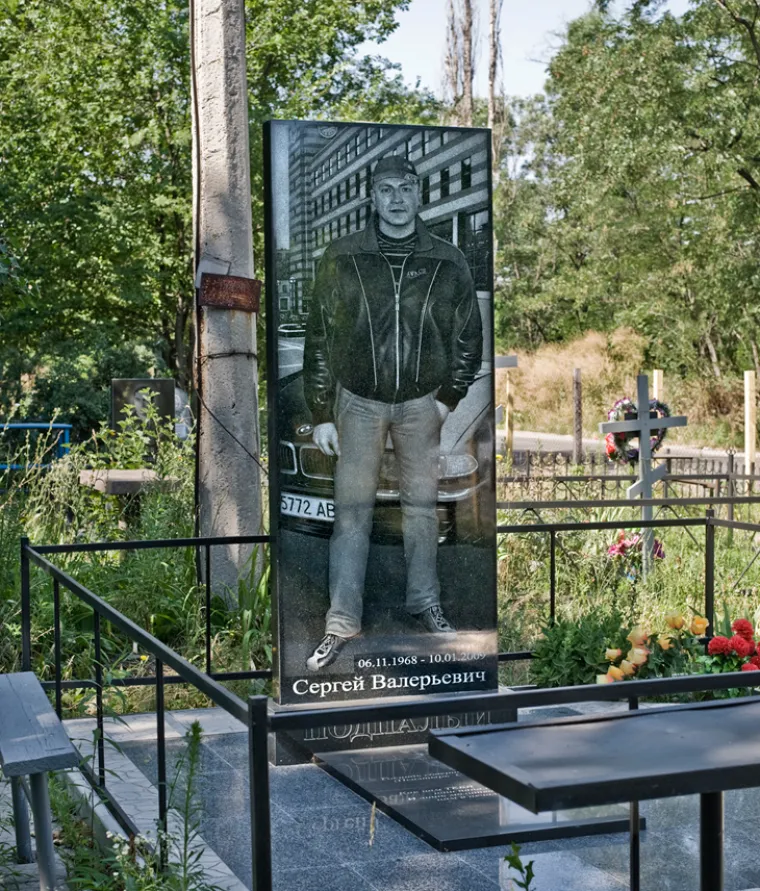 Nadgrobni spomenici ruskih mafija&scaron;a prava su parada kiča