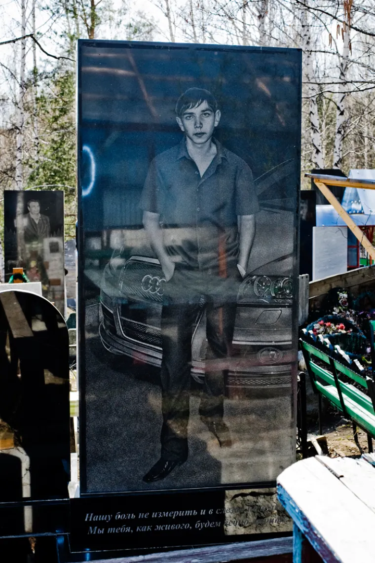 Nadgrobni spomenici ruskih mafija&scaron;a prava su parada kiča