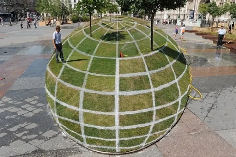 Park preko kojeg je teško normalno hodati.