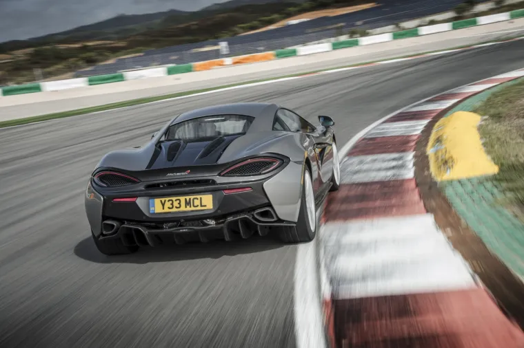 Najmanji model britanskog proizvođača supersportskih automobila, 570S, prvi je automobil iz Sport Series obitelji, a proizvodi se u tvornici u engleskom Wokingu.