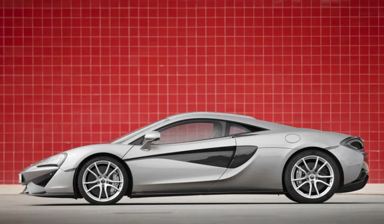 Predstavljen je u ožujku ove godine, a ovih dana je krenula proizvodnja McLaren 570s Coupe modela po cijeni od oko 200.000 eura.