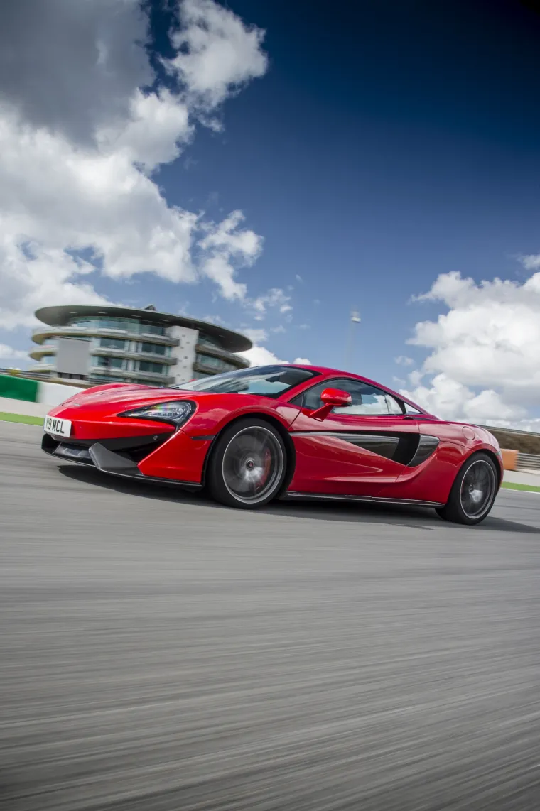 MCLAREN 570S COUPE: Kao da vozite Formulu 1, ali po znatno nižoj cijeni