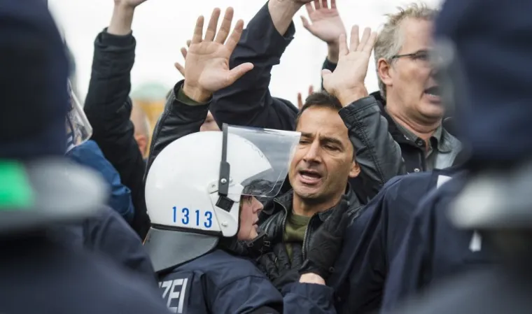 KAOS U BERLINU: "Spasimo Njemačku. Zaustavimo Merkel"