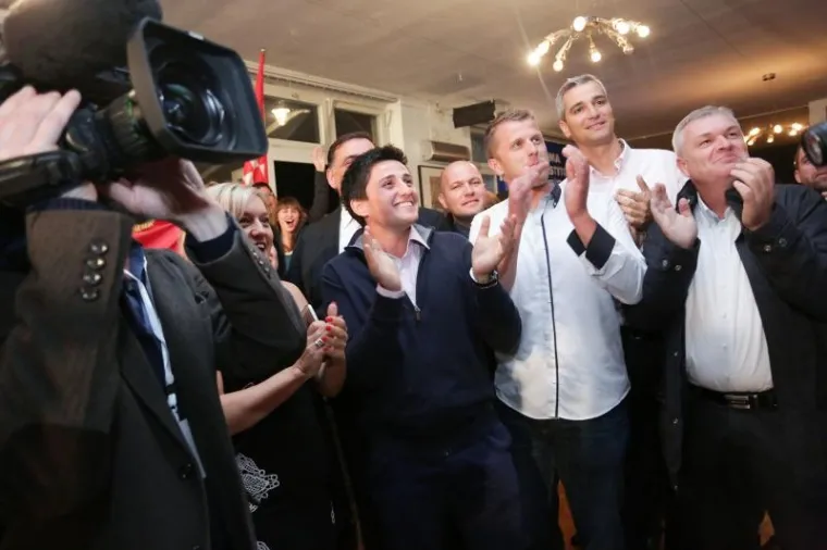 Pogledajte atmosferu u izbornom stožeru MOST-a nakon izlazne ankete.