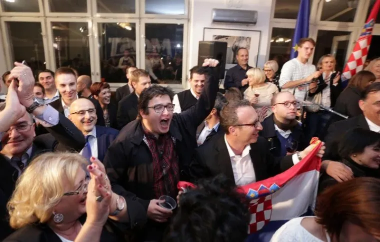 Pogledajte atmosferu u izbornom stožeru MOST-a nakon izlazne ankete.