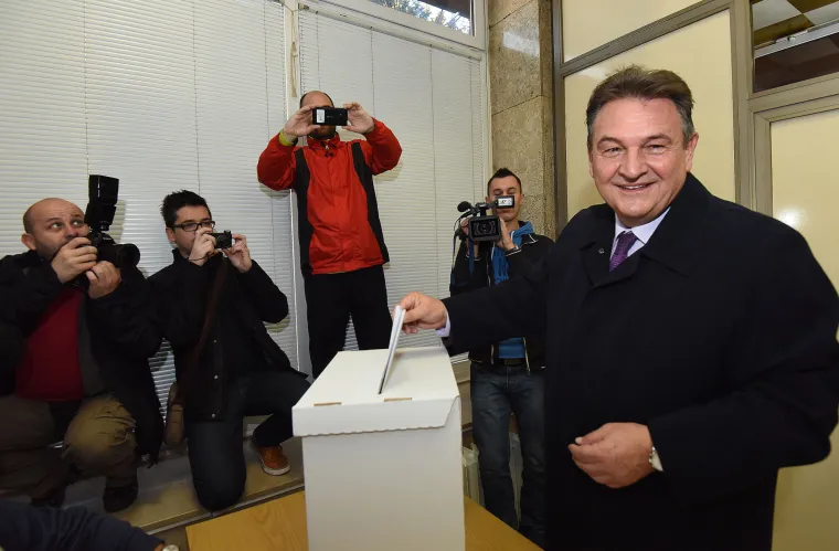 Brojni hrvatski političari ispunili građansku dužnost: glasali su i Milanović, Karamarko, Bandić, Čačić, Sinčić...
