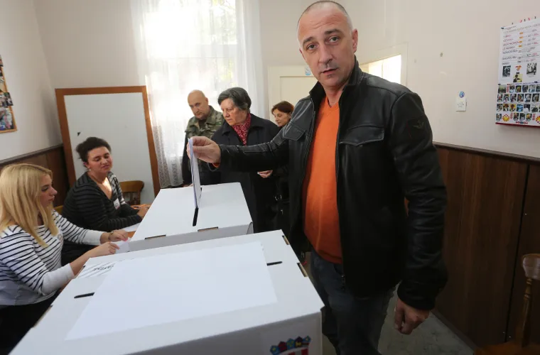 Brojni hrvatski političari ispunili građansku dužnost: glasali su i Milanović, Karamarko, Bandić, Čačić, Sinčić...