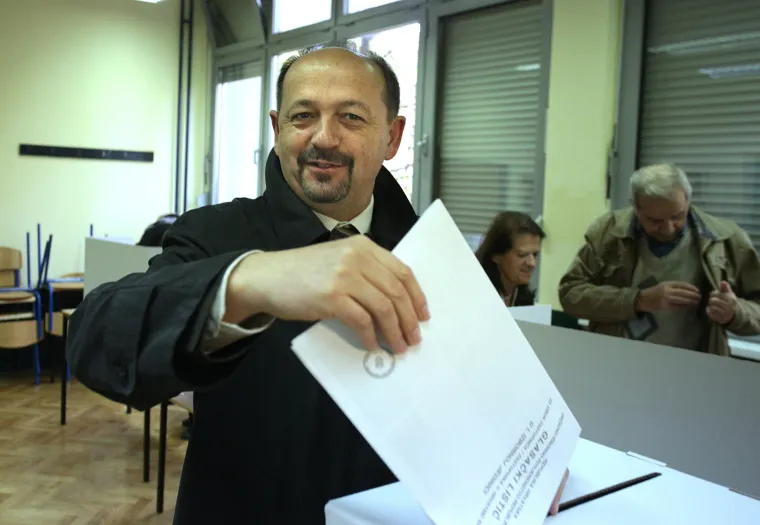 Brojni hrvatski političari ispunili građansku dužnost: glasali su i Milanović, Karamarko, Bandić, Čačić, Sinčić...