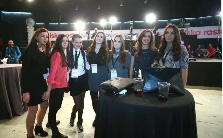 Atmosfera u SDP-ovom izbornom stožeru nakon izlaznih anketa.