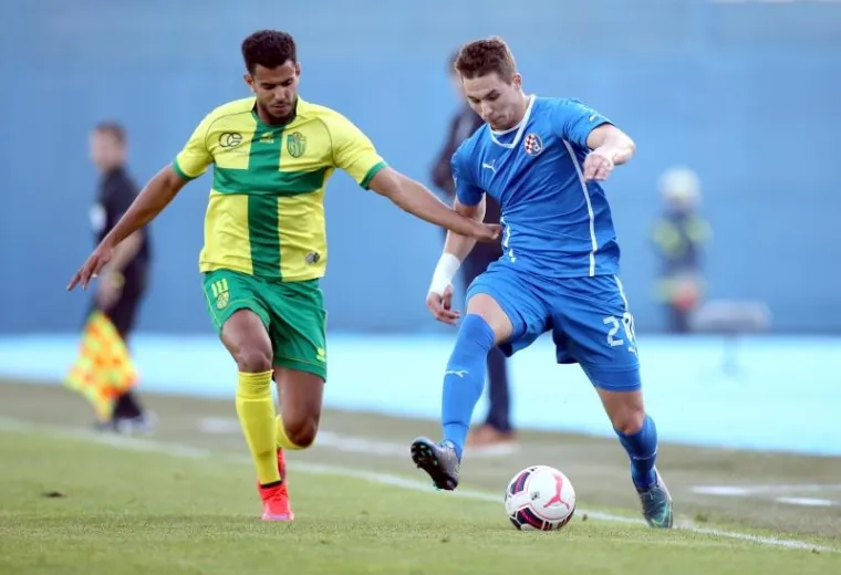 Pred malobrojnim gledateljima na Maksimiru nogometa&scaron;i Dinama su u 16. kolu domaće lige pobijedili Istru s 1:0