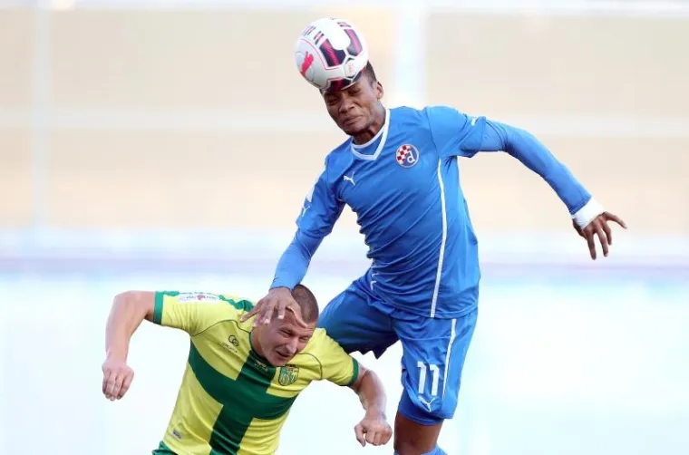 Pred malobrojnim gledateljima na Maksimiru nogometa&scaron;i Dinama su u 16. kolu domaće lige pobijedili Istru s 1:0